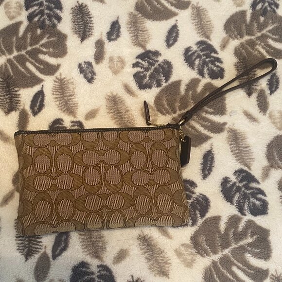 Coach Boxed Small Wristlet In Signature Jacquard NWB - Picture 4 of 8
